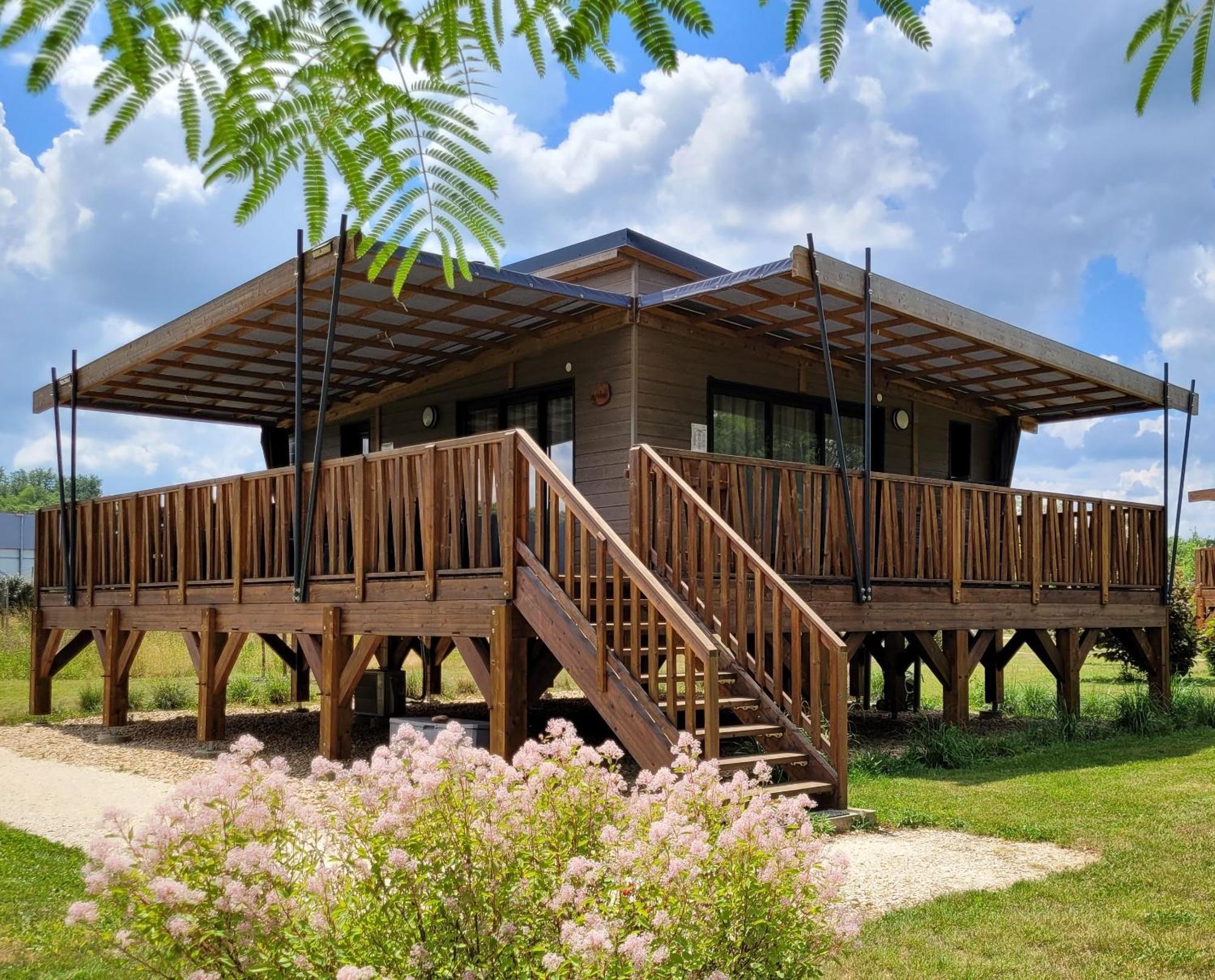 Les Chalets Du Moulin De Valade Condat-sur-Trincou Esterno foto